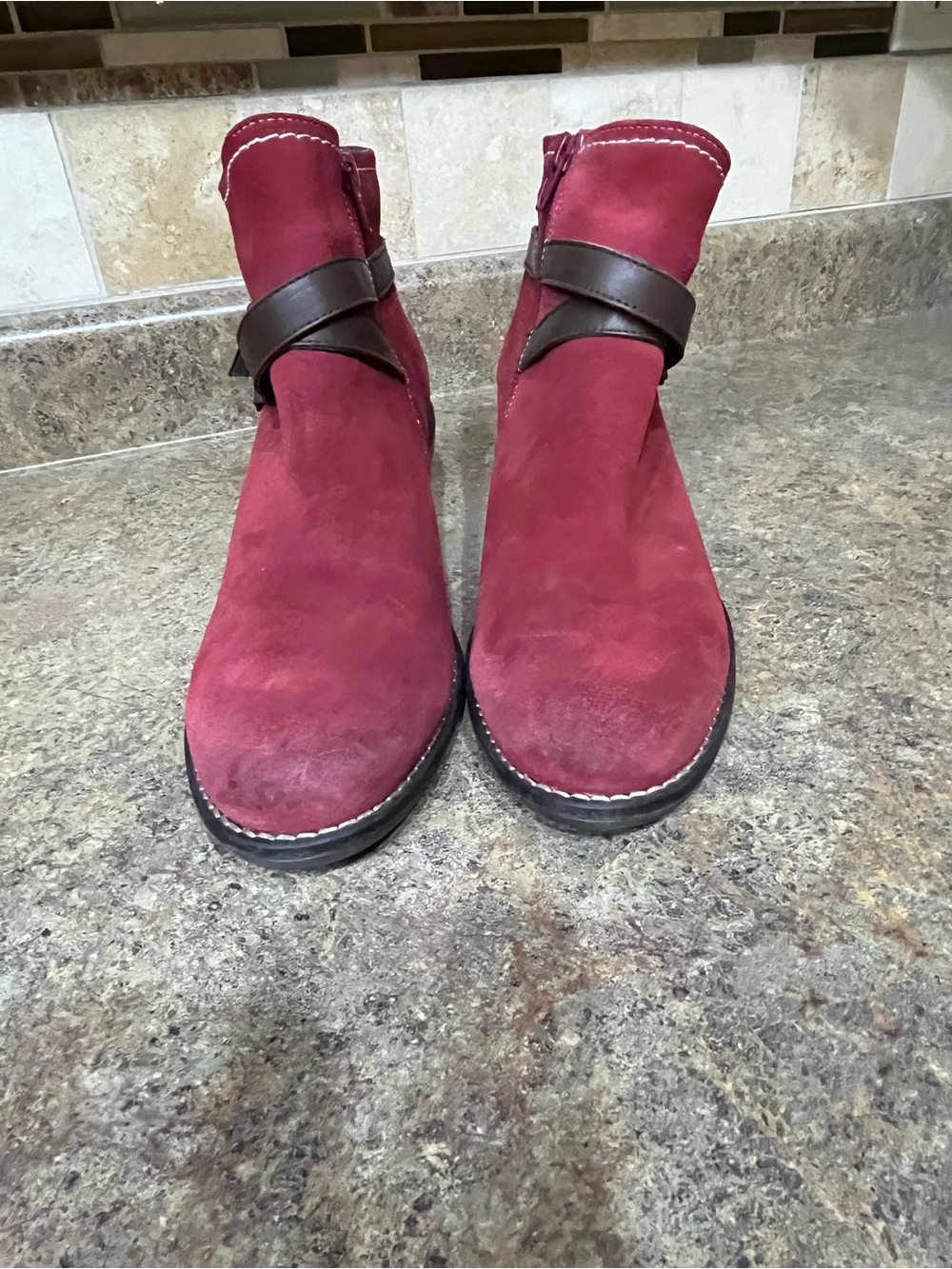 Børn Grenville Women’s Burgundy Suede Ankle Boots Size 11 Strappy Buckle Western - Picture 6 of 10
